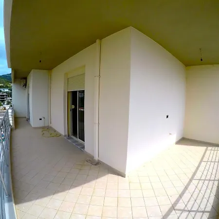 Appartamento Tree Bedroom Best Price Vlorë